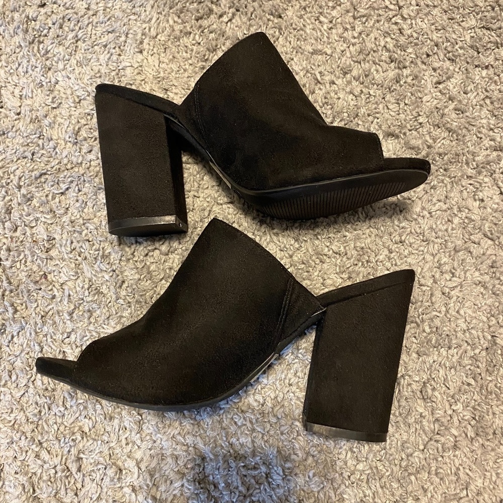 Wild Diva Black Faux Suede Heels Size 7.5